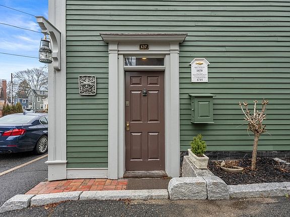 5th image of 137 Front St