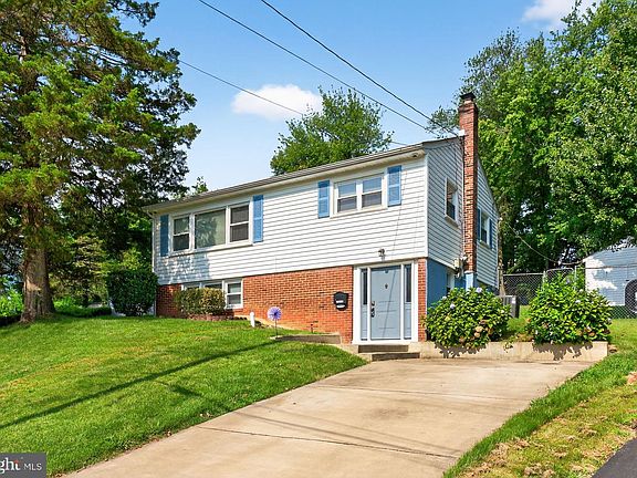 3rd image of 13430 Greenacre Dr