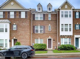 2046 Blunt Ln, Alexandria, VA 22303