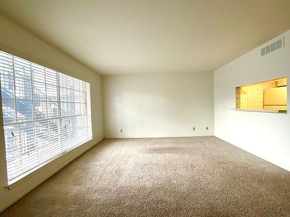 3rd image of 8401 N New Braunfels Ave APT 212
