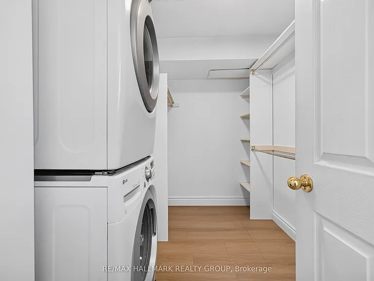44 Centrepointe Dr — Photo 22
