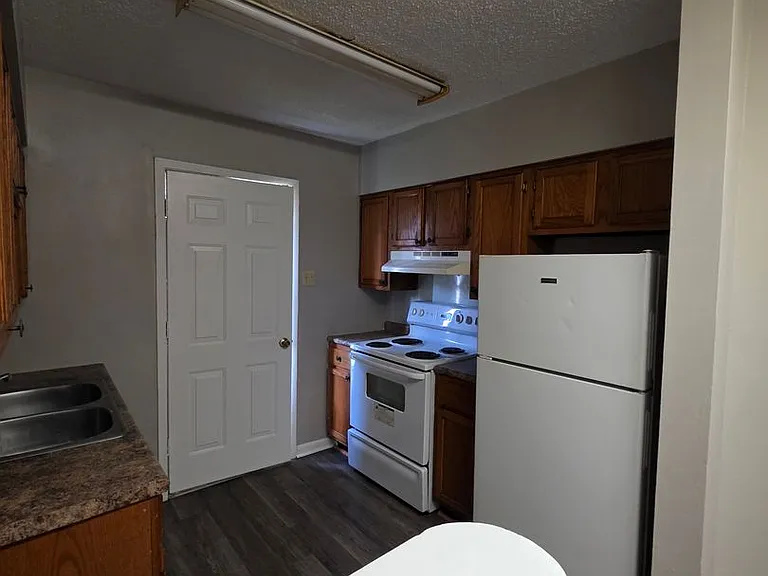 408-412 Graham St — Photo 6