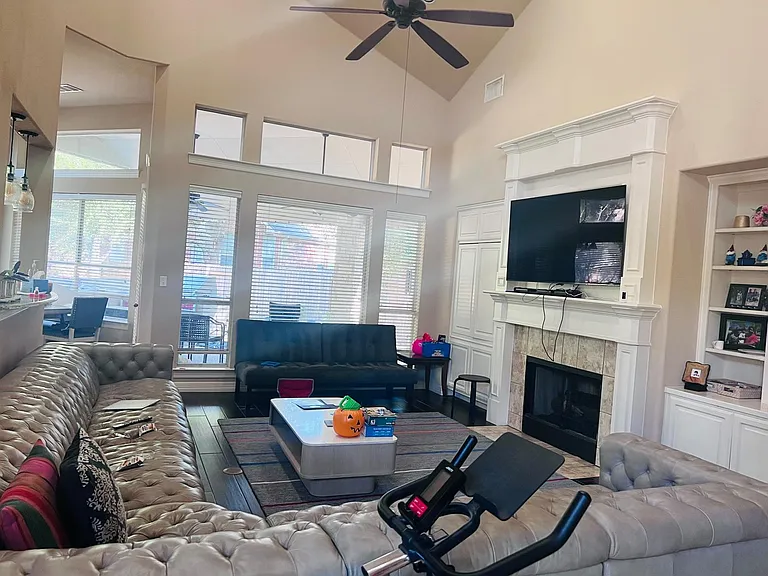 10905 Roy Butler Dr — Photo 11