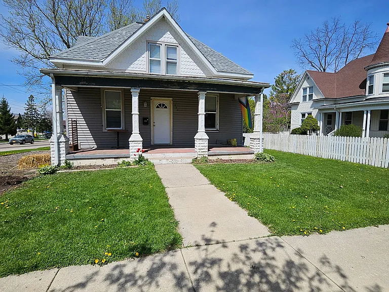 800 E Main St — Photo 1