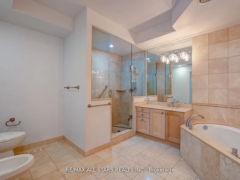 7071 Bayview Ave #211 — Photo 20