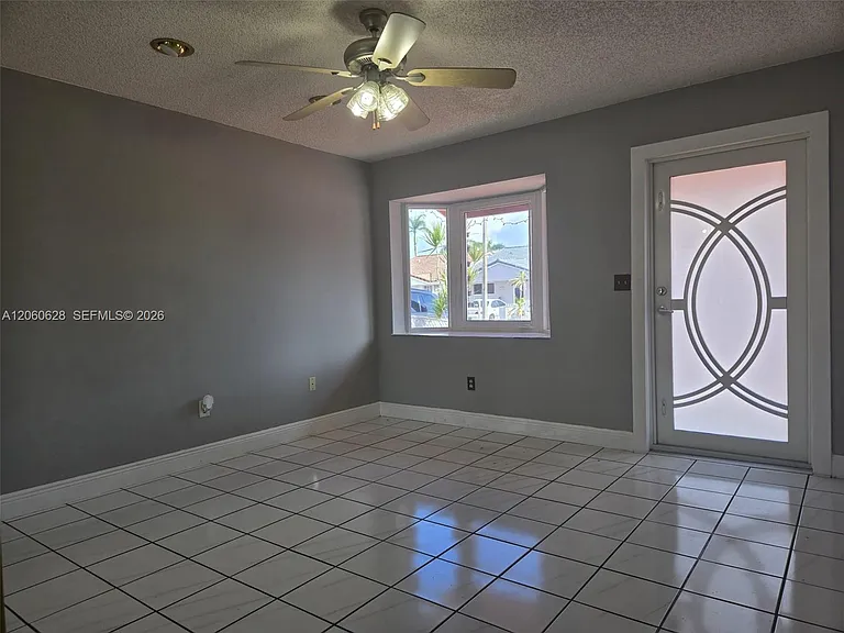 8810 NW 114th Ter — Photo 3