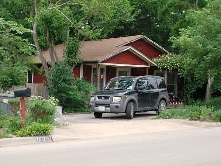 Country living -  min from TX Capitol, Zilker Park, and 6th Street