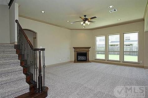 3rd image of 1708 Crescent Oak St