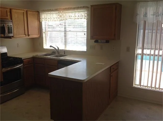 3901 Spring Garden Dr — Photo 11