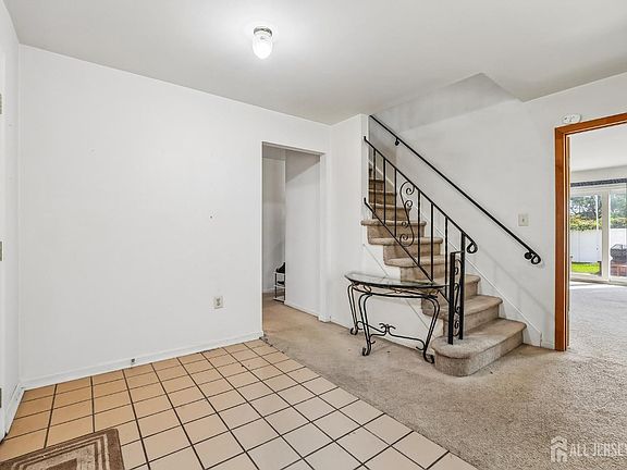 4th image of 6 Weston St