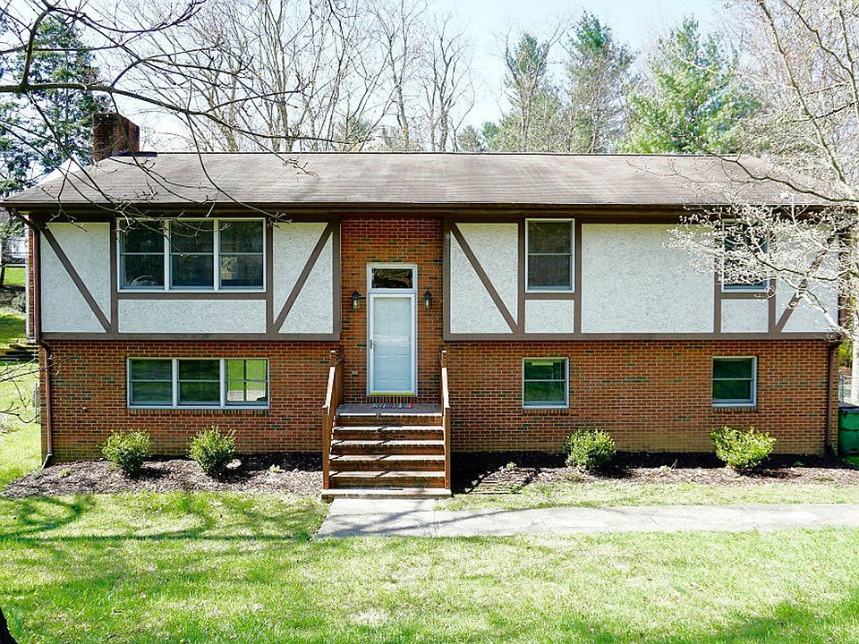 1st image of 409 Patrick Henry Dr #409