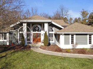 1210 Shelly Ln, Hartland, WI
