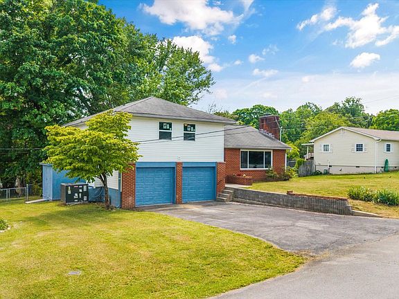 5th image of 121 Washburn Cir