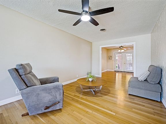 5th image of 433 Fulton St