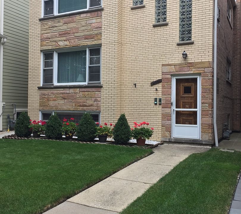 1st image of 3849 N Oakley Ave #2