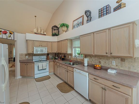 2nd image of 661 Timberhill Dr