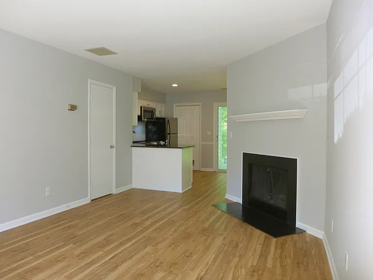 124 Marlowe Ct — Photo 4