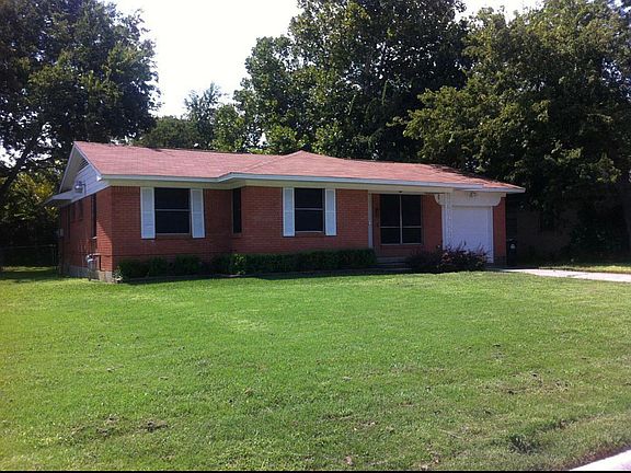 3rd image of 928 Manhattan Dr