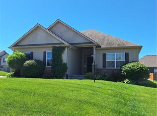4010 Greywood Ln, Saint Joseph, MO 64505