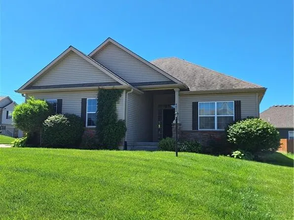 4010 Greywood Ln, Saint Joseph, MO 64505