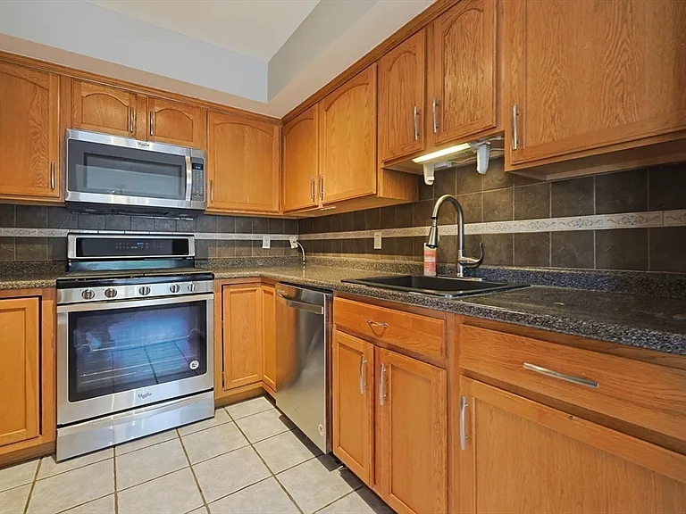167 Greenbrook Dr #167 — Photo 17