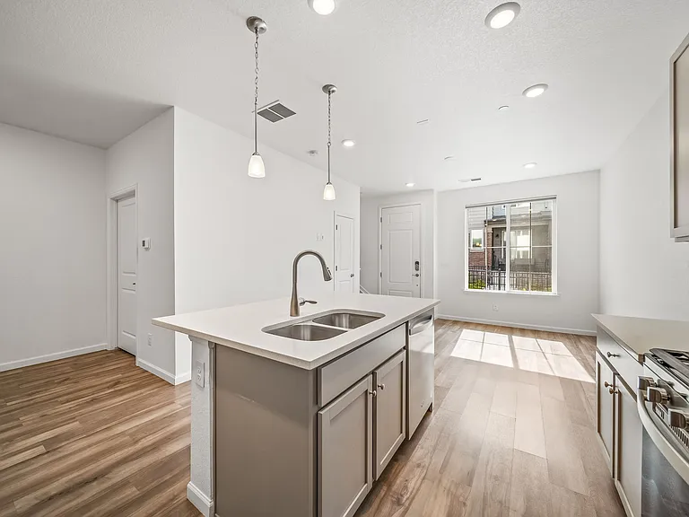 475 Millwall Cir — Photo 16