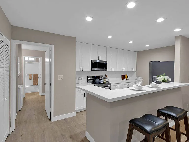 Old County Road Apartments — Photo 12