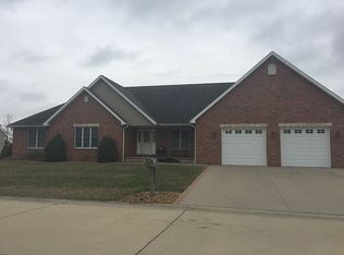 1128 N 10th St, Breese, IL 62230