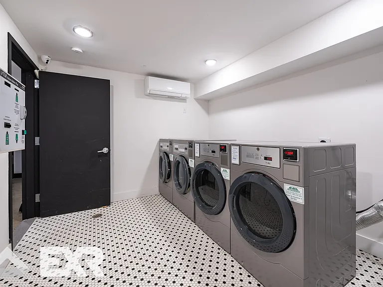 1915 Beverley Rd #204 — Photo 14