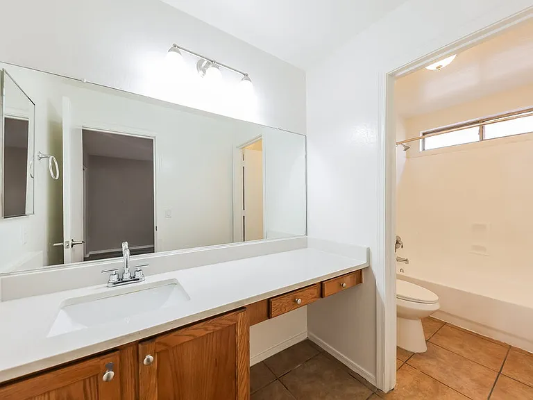 12430 W Valentine Ave — Photo 12