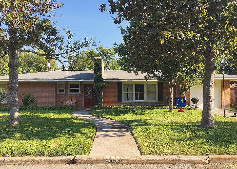 1st image of 422 Calumet Pl