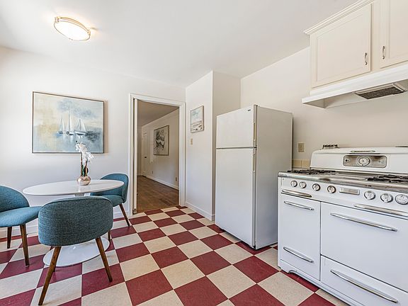 3rd image of 100 Oconnor St
