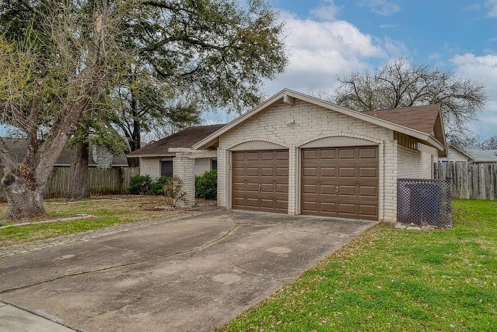 3 bed, 2.0 bath, 1492 sqft, $2,495 — Photo 3