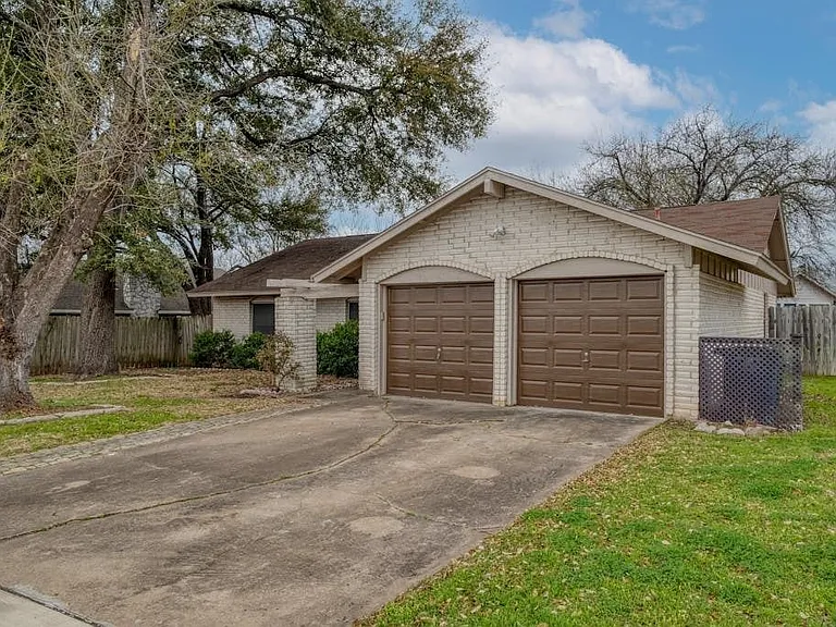 6502 Bridgewater Cv — Photo 3