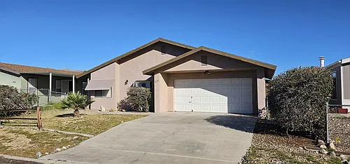 835 Roadrunner Dr Photo 1