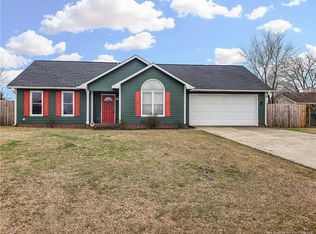 32 Surfwind Dr, Spring Lake, NC 28390