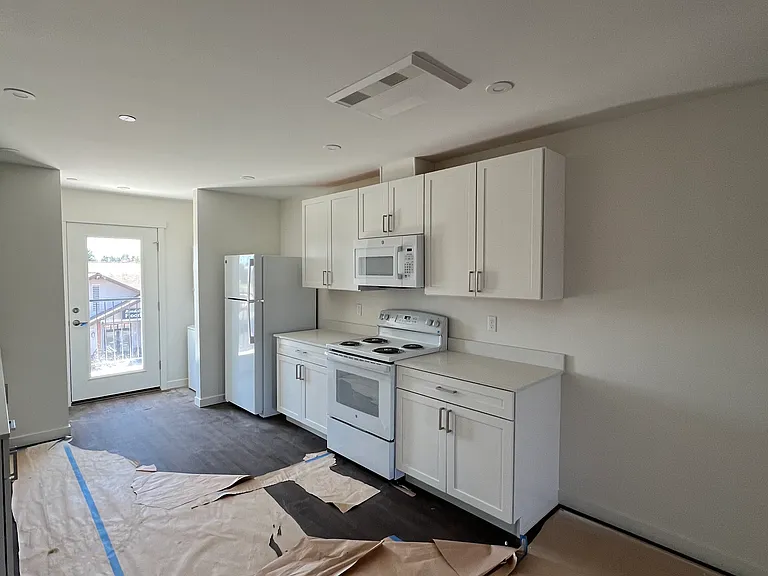 2326 Cross Creek St #F — Photo 20