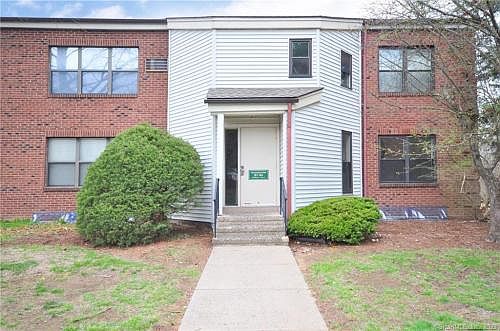 2nd image of 81 Wellington Dr Unit 81