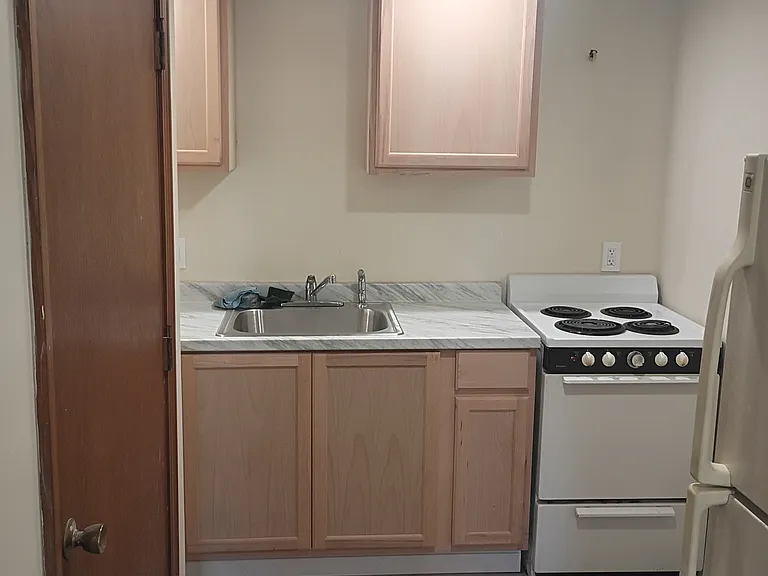 14 Monson St #B — Photo 4