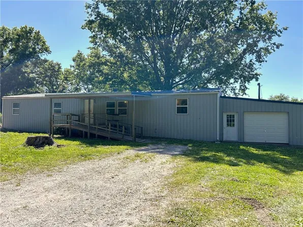 624 N McComb St, Rich Hill, MO 64779