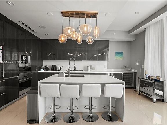 3rd image of 3250 NE 188th St APT 305