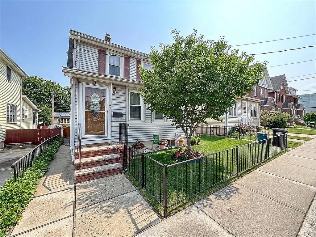 471 Pelton Ave photo 1