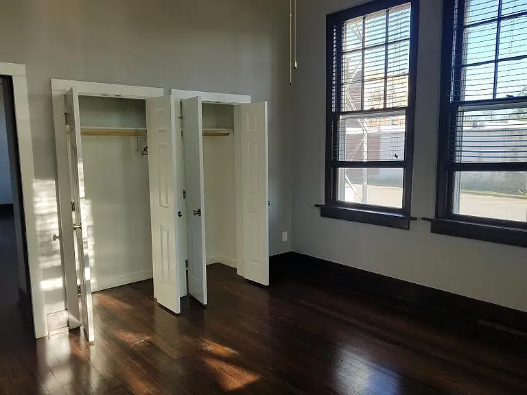 214 W Elm St #202 — Photo 7