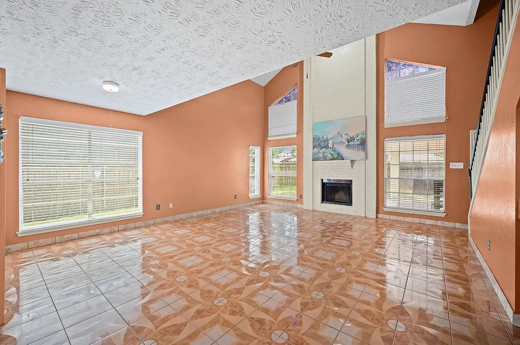 3 bed, 2.5 bath, 2231 sqft, $2,100 — Photo 1
