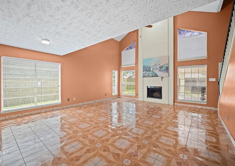 4711 Newpark Dr