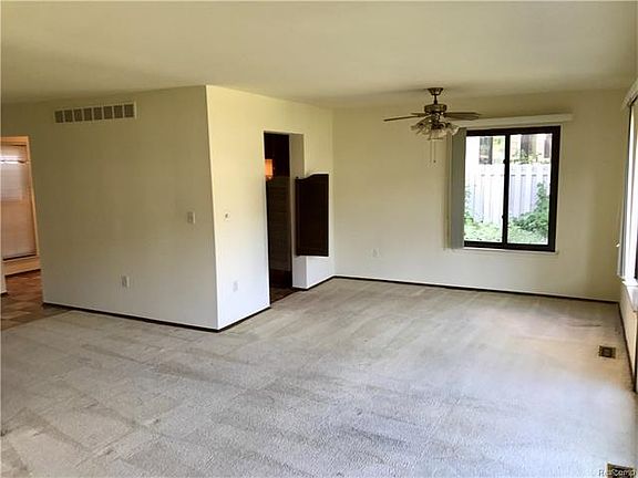 4th image of 22633 Cranbrooke Dr #379
