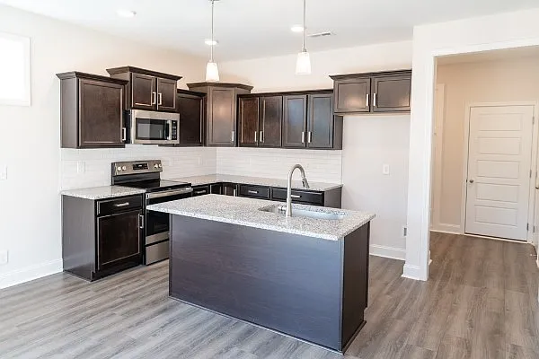 2405 Bucklin Dr — Photo 4