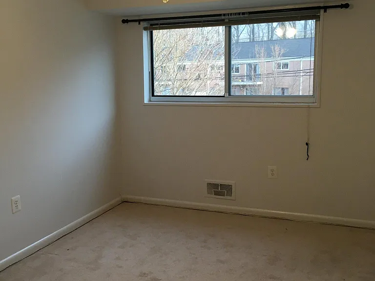 10620 Weymouth St #101 — Photo 38