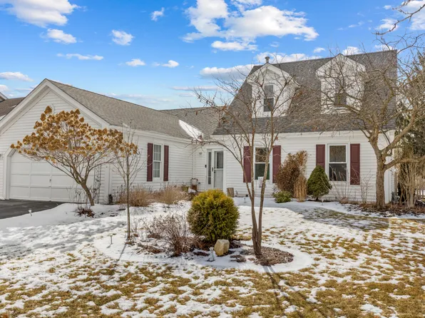 608 Hunters Way, Fox River Grove, IL 60021