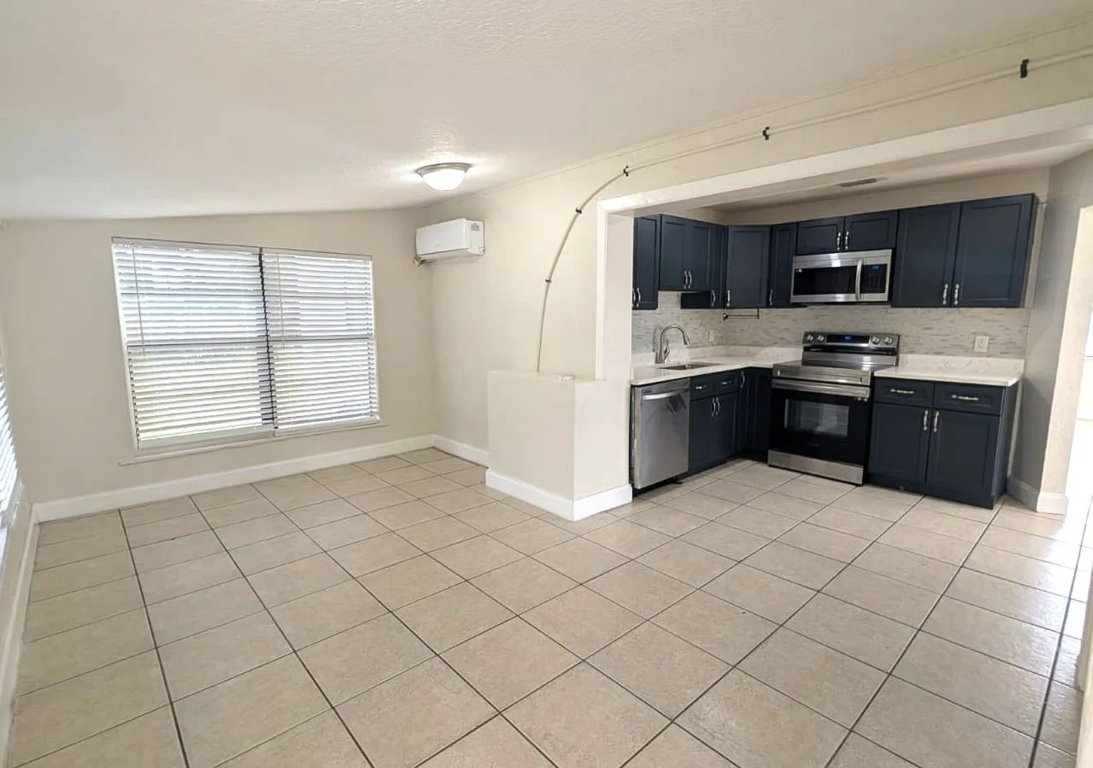 3BR Fort Lauderdale Rental with Spacious Yard — Photo 3